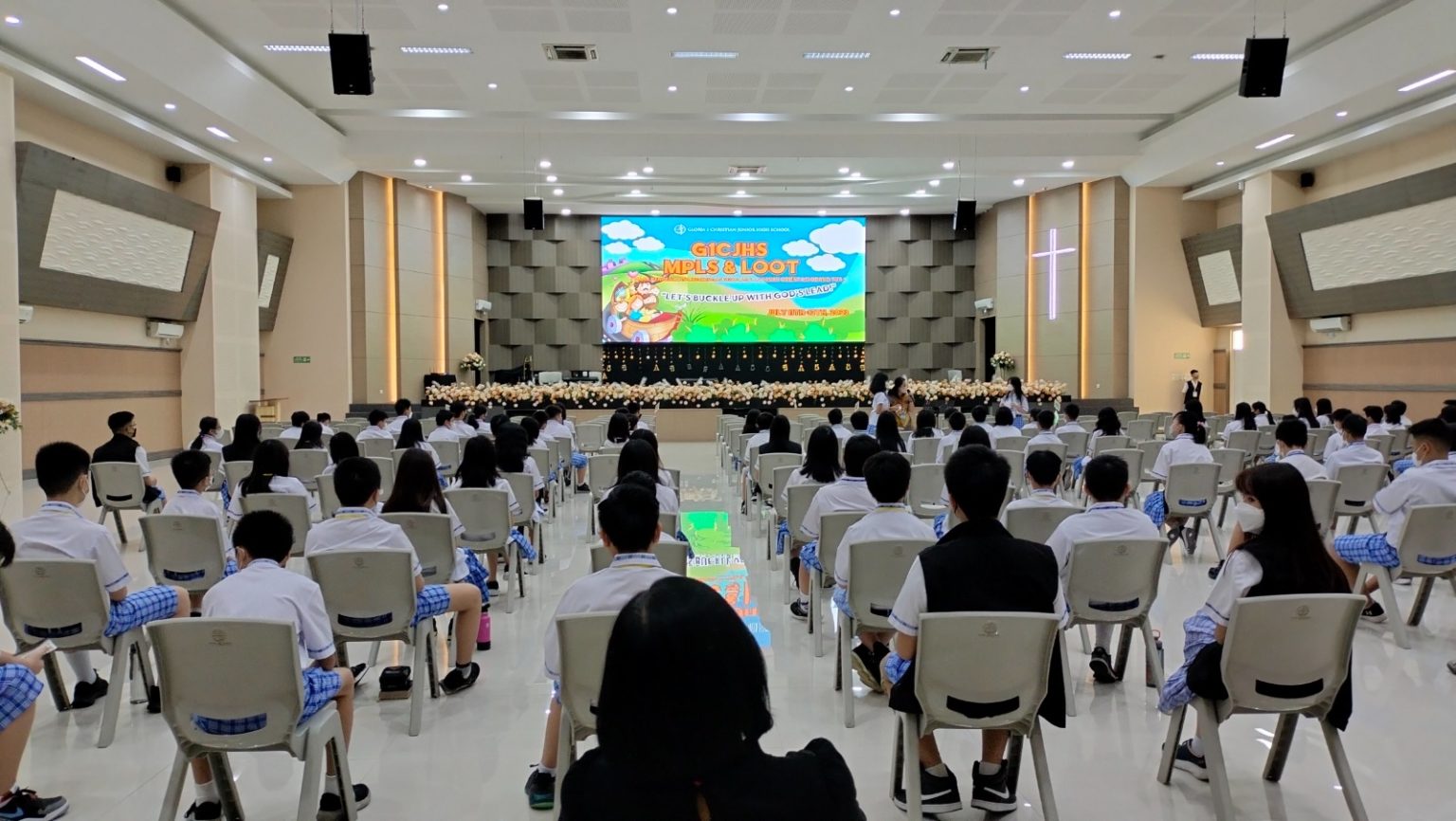 masa-pengenalan-orientasi-siswa-sekolah-kristen-gloria-memperkenalkan